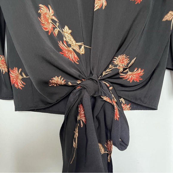 Dynamite Floral Blouse - Picture 4 of 6
